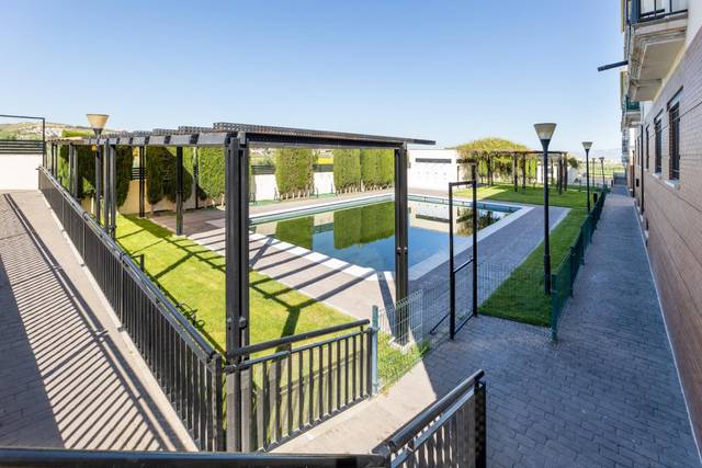 Casa adosada en Venta en Calle de la Longuera en Las Flores - Huerta