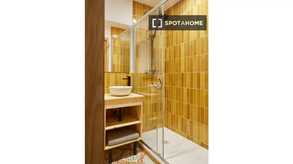 Baño de Piso de alquiler en Barcelona con Aire acondicionado, Calefacción y Amueblado