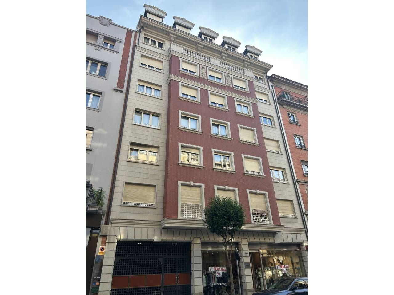 Vista exterior de Apartament de lloguer en Oviedo  amb Calefacció, Terrassa i Moblat