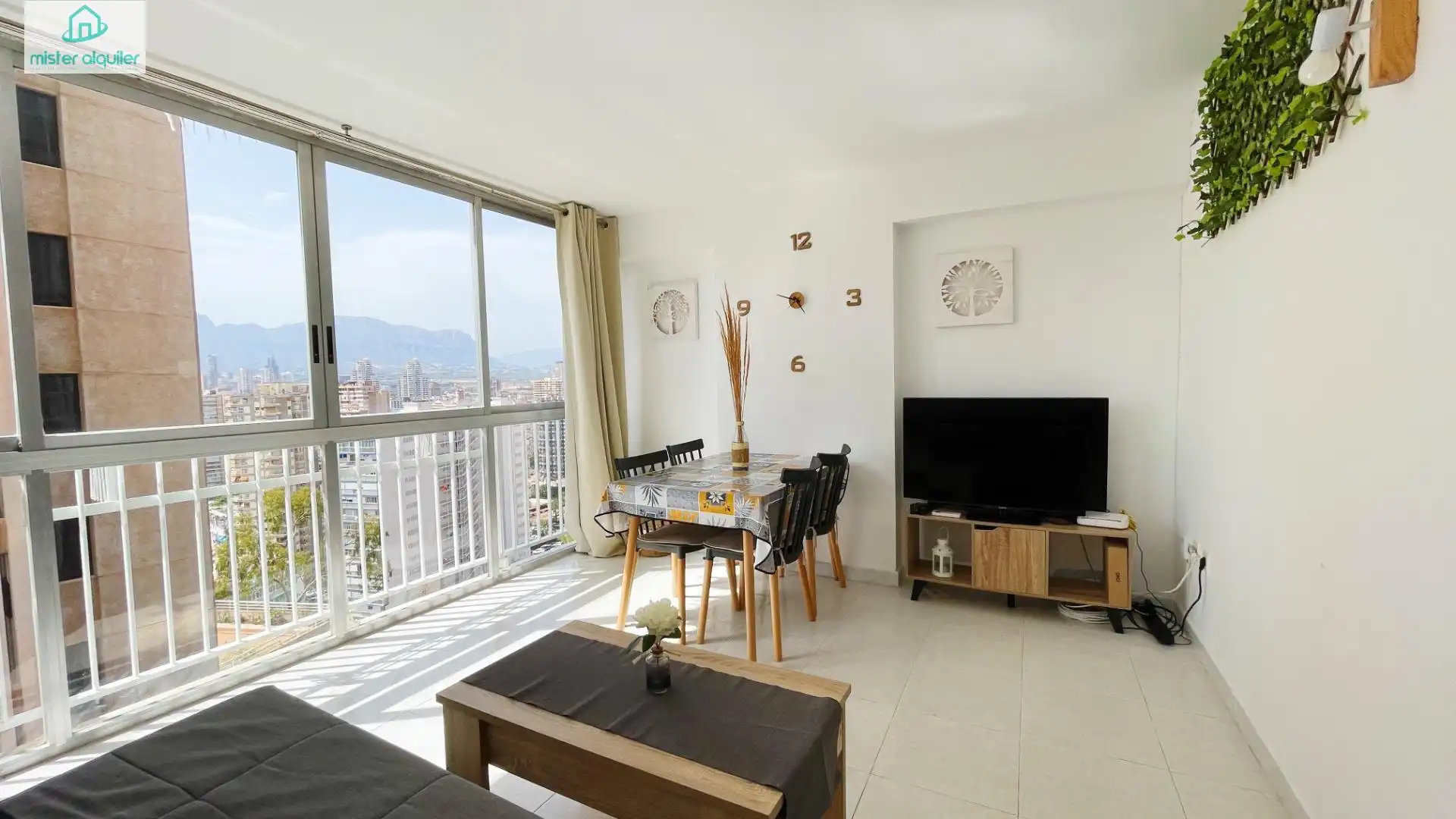 Sala de estar de Apartamento de alquiler en Benidorm con Aire acondicionado, Calefacción y Amueblado