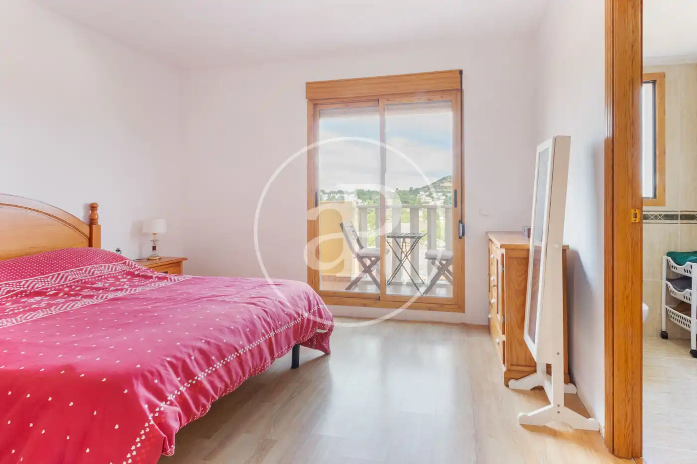 Habitación de Casa adosada en venta en Chiva con Aire acondicionado, Calefacción y Jardín privado