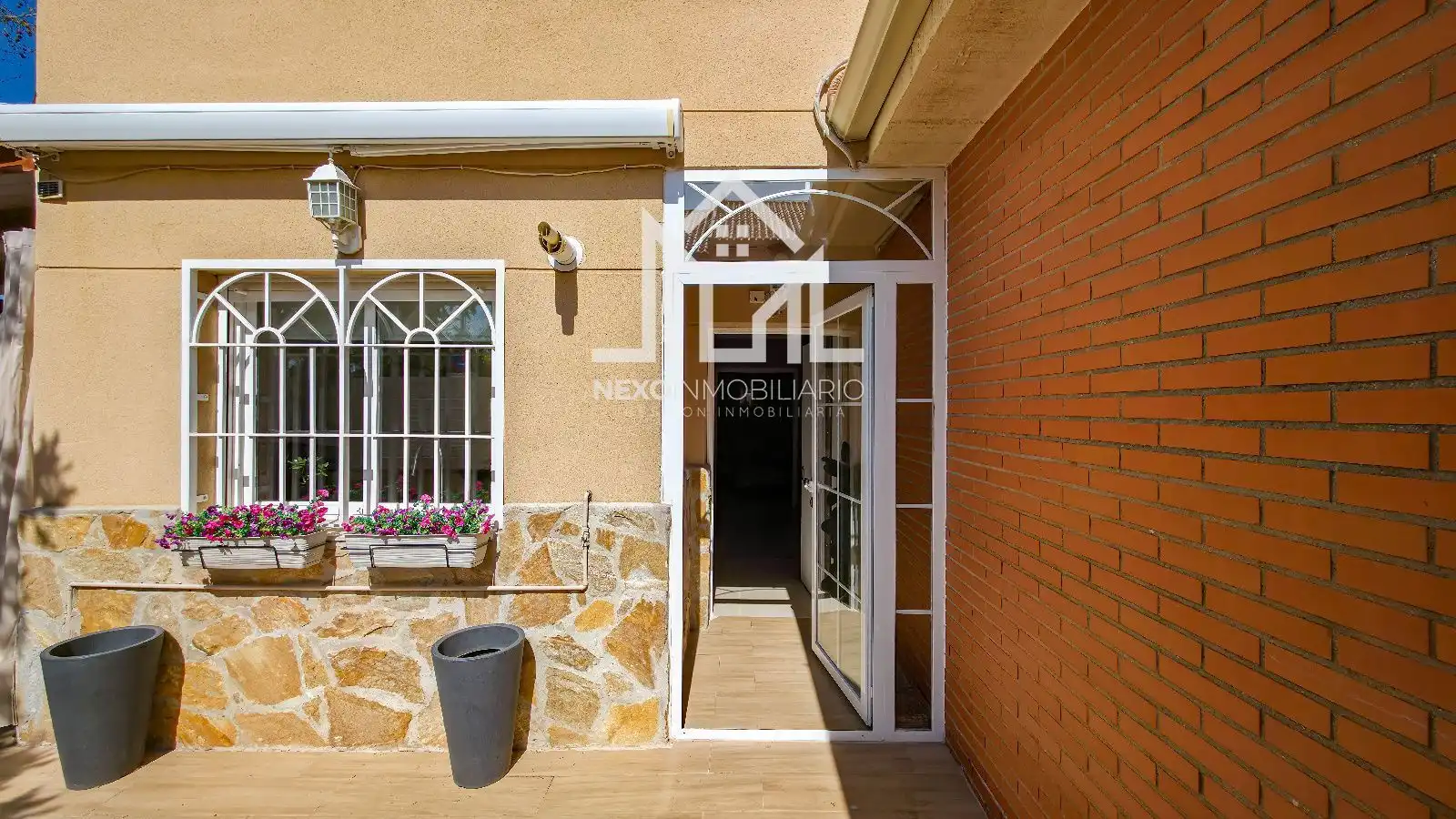 Casa aparellada amb piscina en venda a Gladiolos, imagen 3