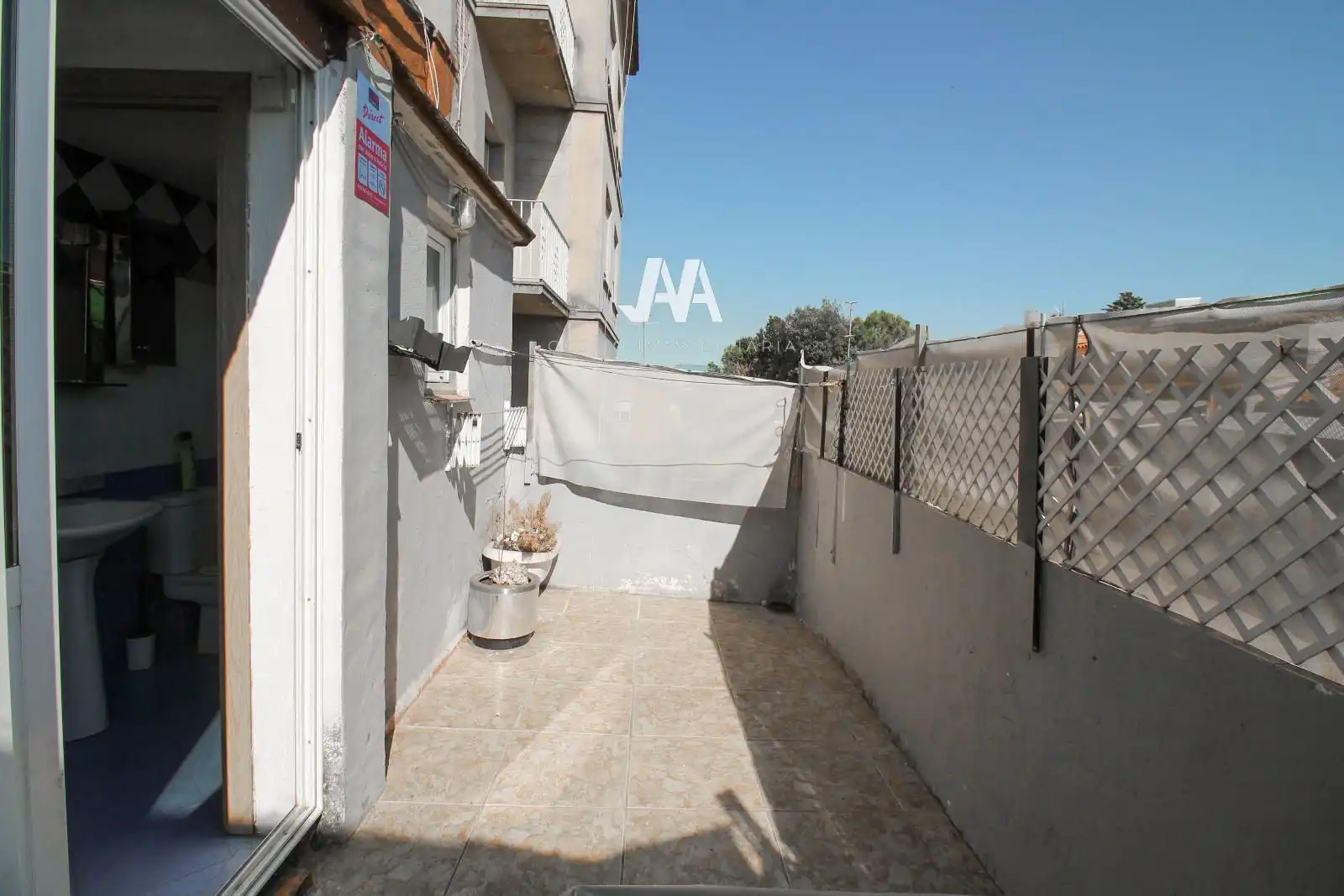 Vista exterior de Pis en venda en Igualada amb Parquet, Terrassa i Balcó