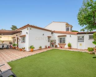 Vista exterior de Casa o xalet en venda en Marbella amb Aire condicionat i Terrassa
