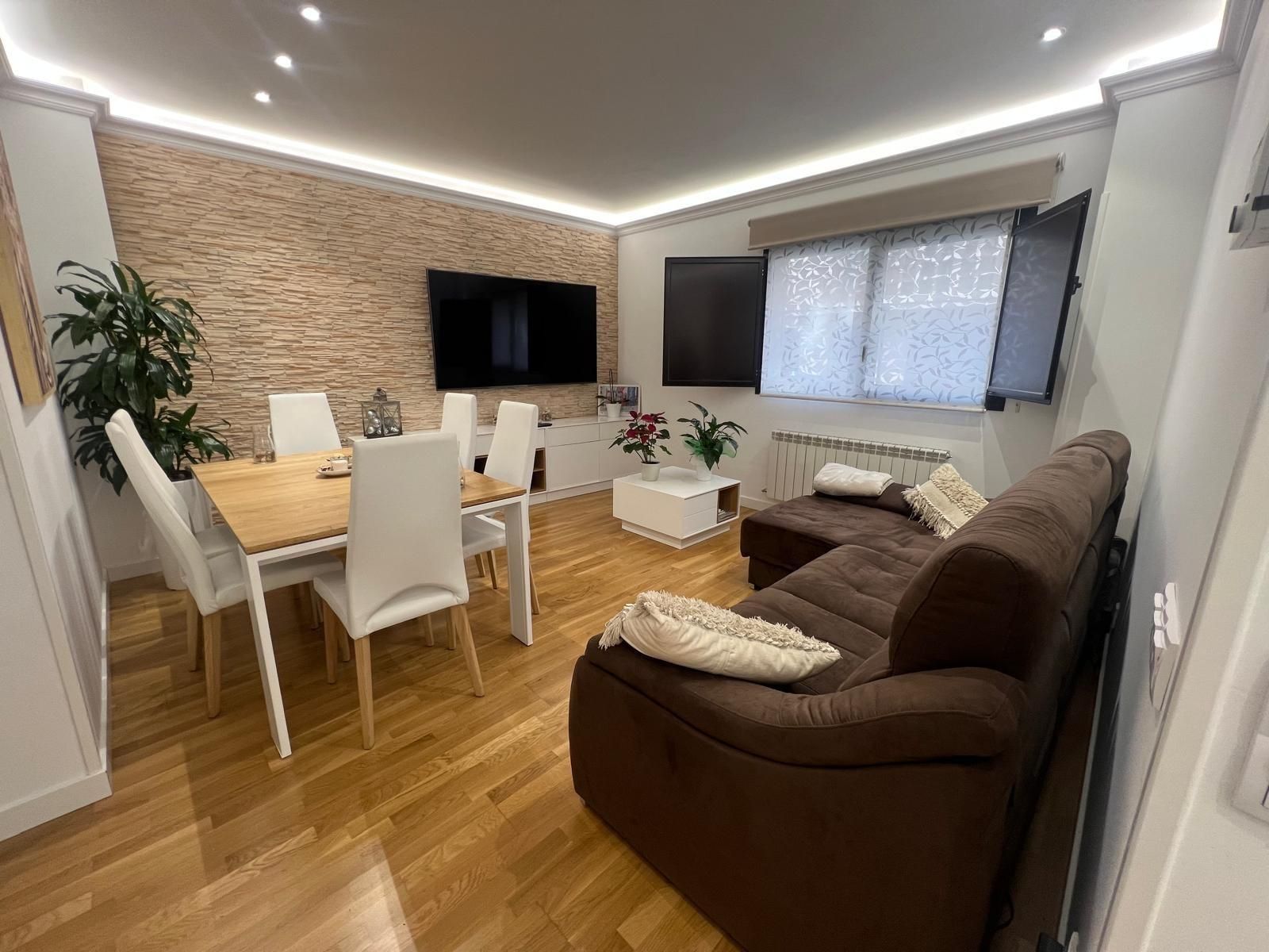 Sala d'estar de Apartament de lloguer en Burgos Capital amb Calefacció i Terrassa