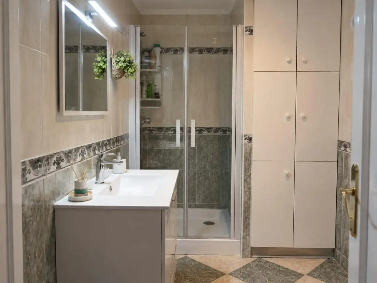 Bany de Casa o xalet en venda en Huelva amb Aire condicionat i Traster