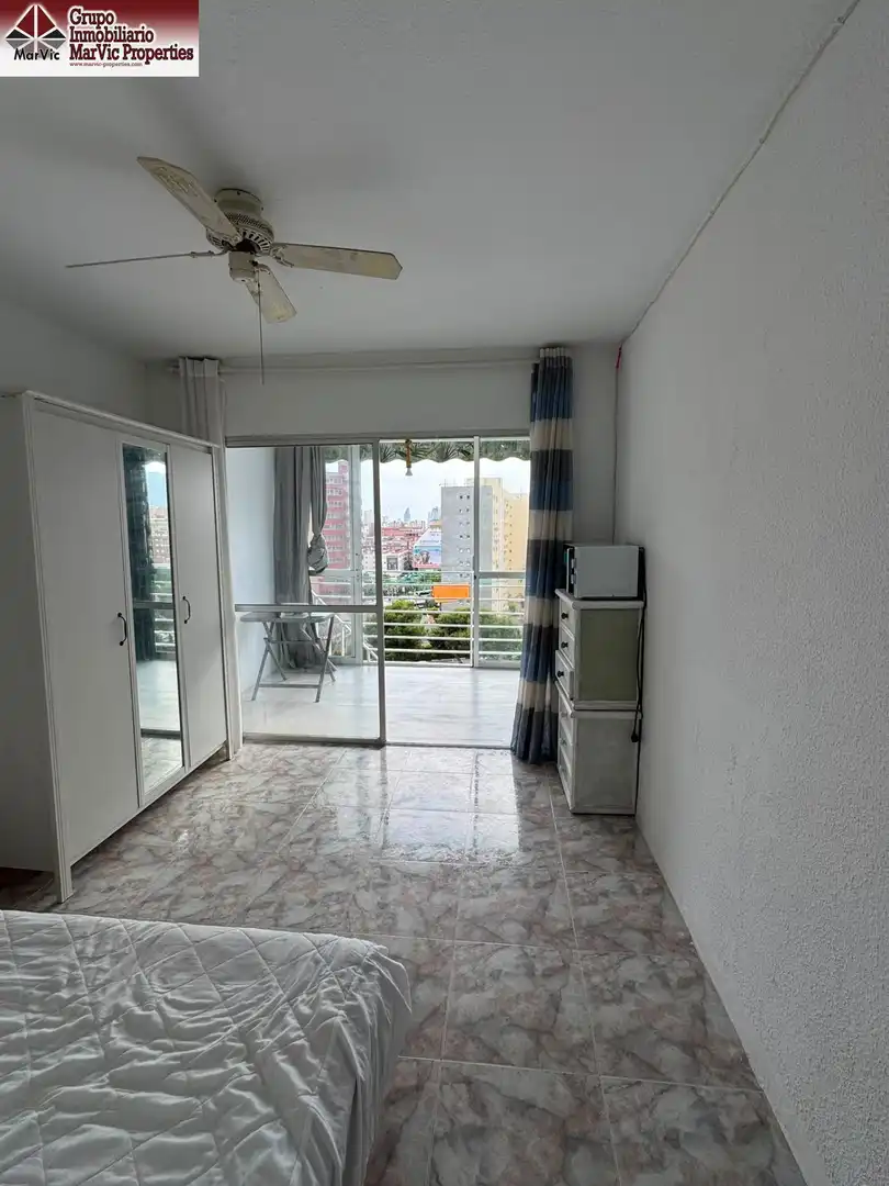 Terrassa de Estudi en venda en Benidorm amb Jardí privat, Moblat i Piscina comunitària