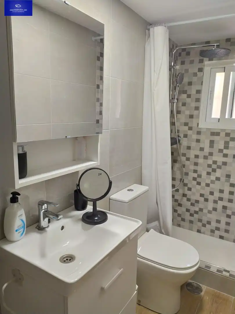 Badezimmer von Erdgeschoss zur Miete in Cádiz mit Möbliert