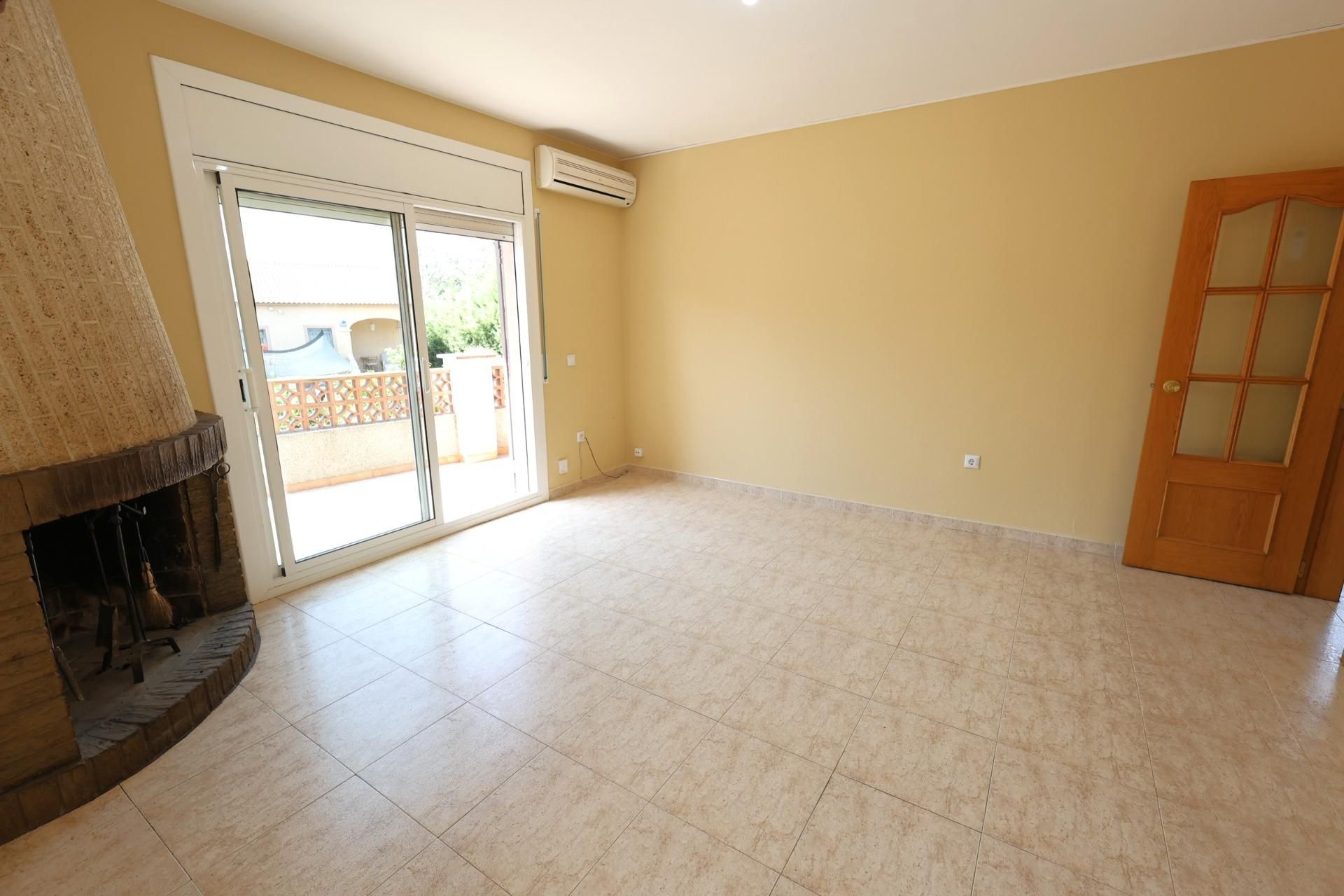 Dormitori de Casa o xalet en venda en Castellet i la Gornal amb Jardí privat