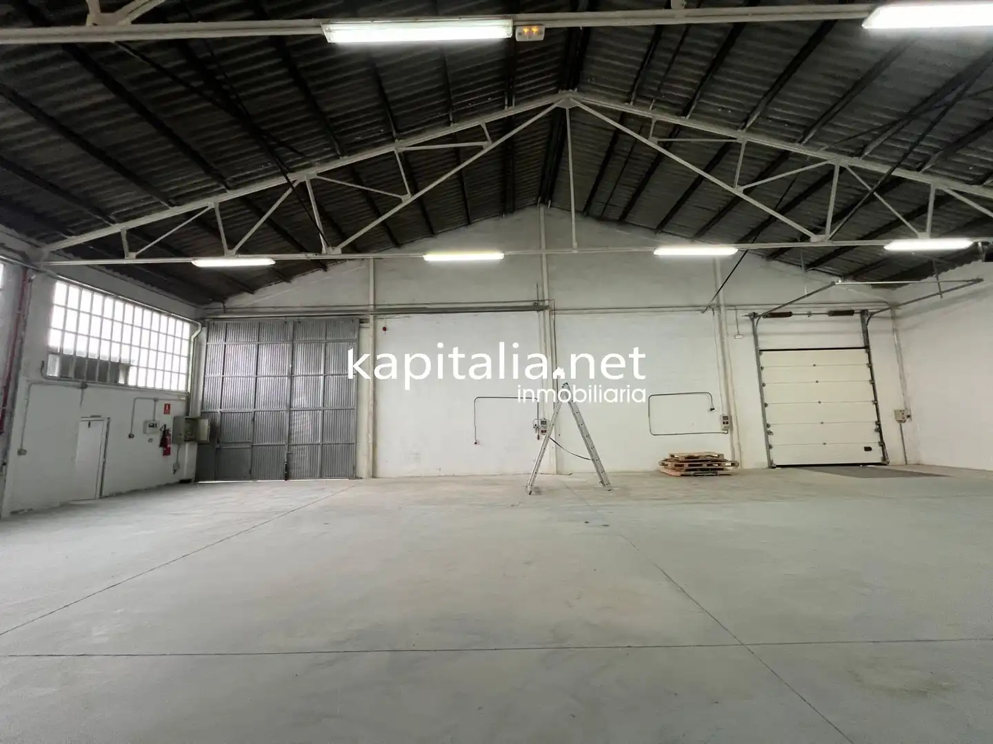 Nave industrial en venta en Agullent