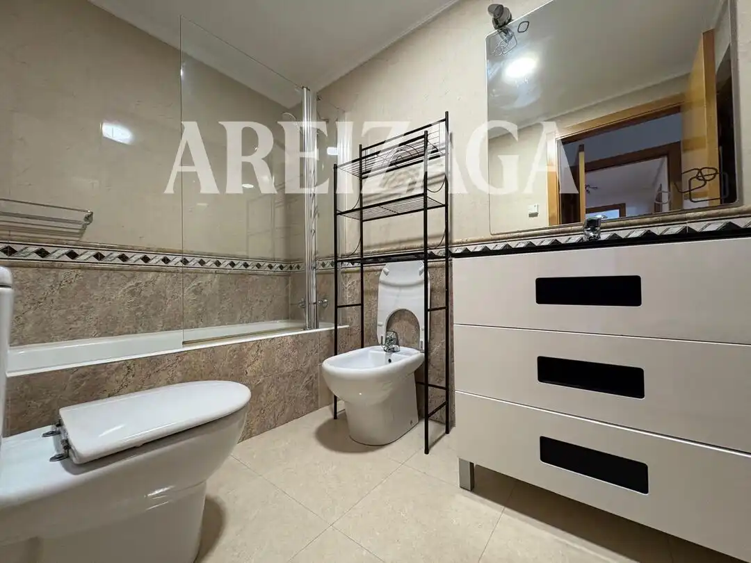Bany de Pis de lloguer en Amara - Berri