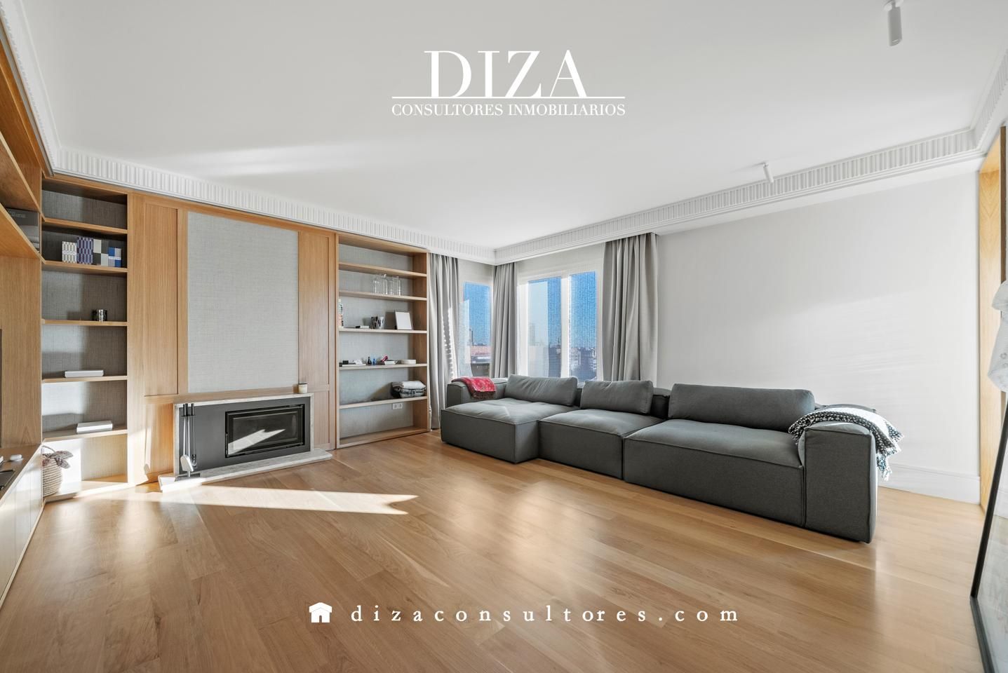 Living room of Flat for sale in  Madrid Capital  with Air Conditioner, Terrace and Storage room