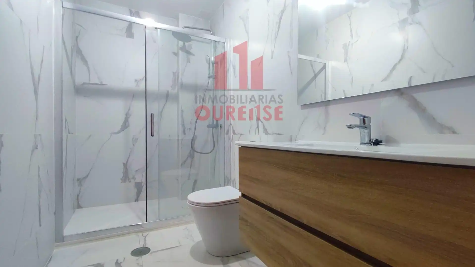 Baño de Piso de alquiler en Ourense Capital  con Amueblado