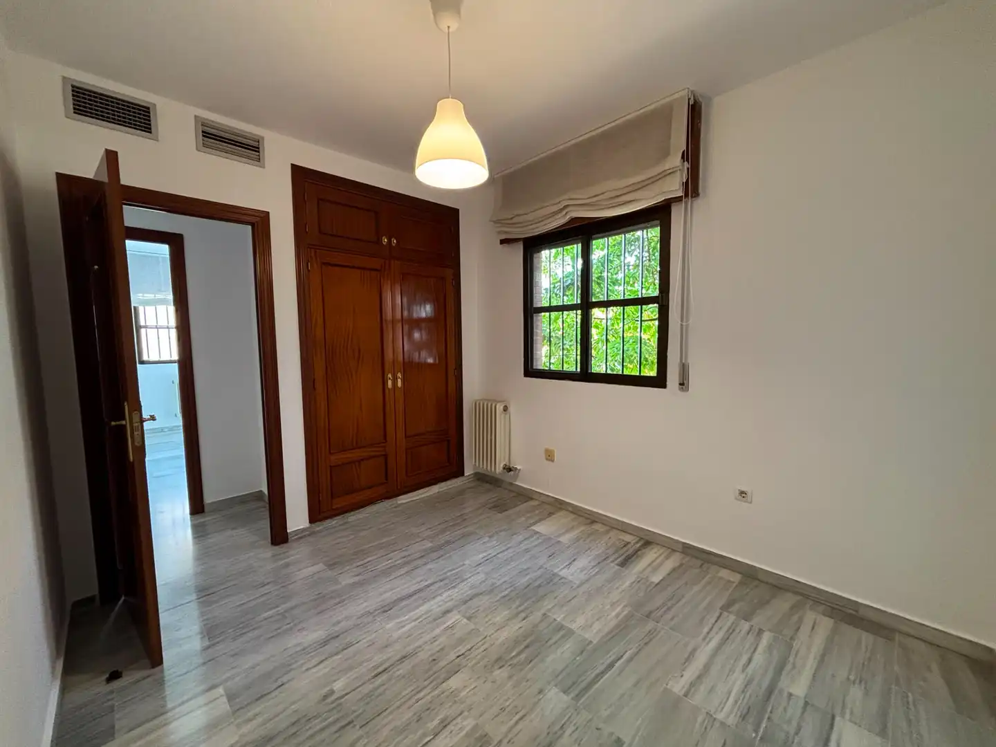 Bedroom of Flat for rent in Granada  with Air Conditioner, Heating and Washing machine