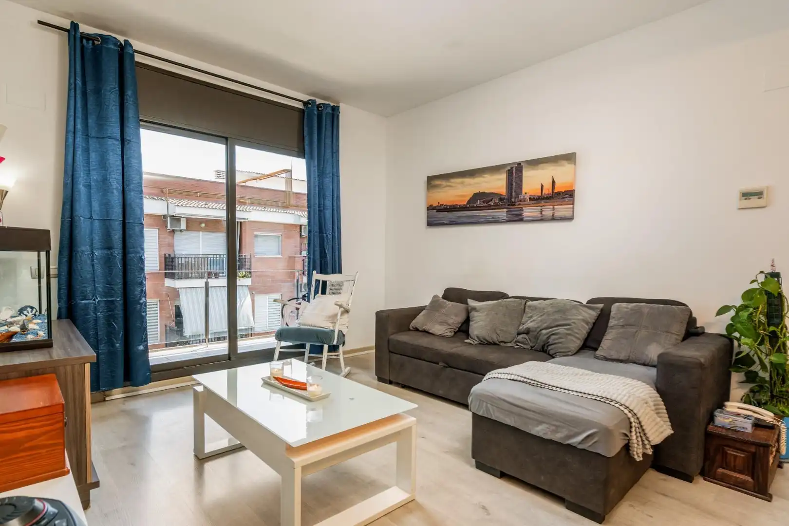 Sala d'estar de Pis en venda en Montcada i Reixac amb Parquet, Terrassa i Balcó