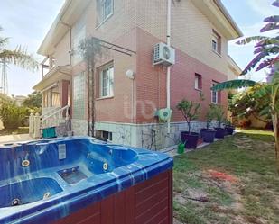 Vista exterior de Casa o xalet en venda en Cambrils amb Aire condicionat i Calefacció