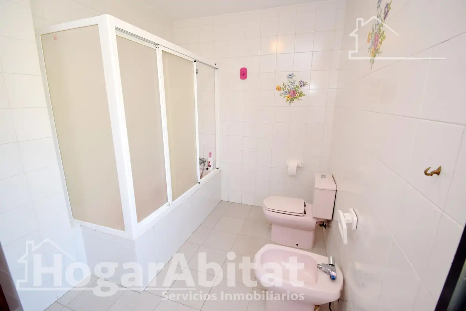Bany de Casa o xalet en venda en Almazora / Almassora amb Jardí privat, Terrassa i Traster
