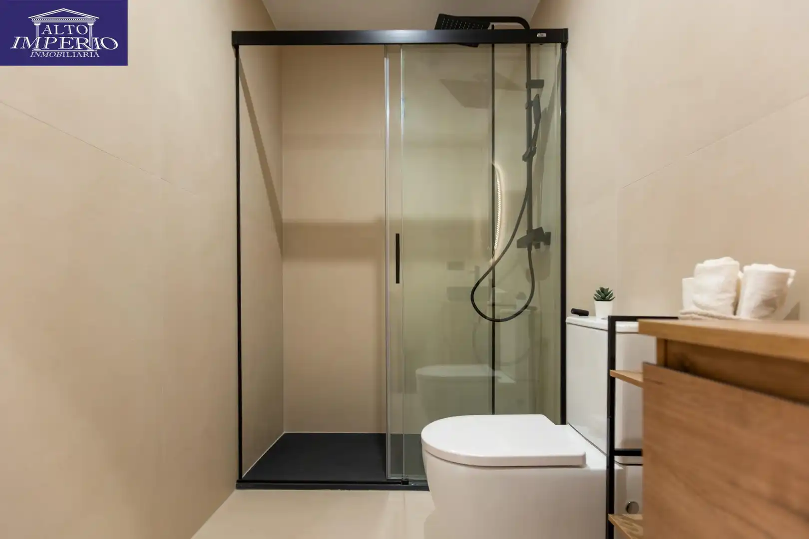 Baño de Apartamento en venta en Granada con Aire acondicionado y Calefacción