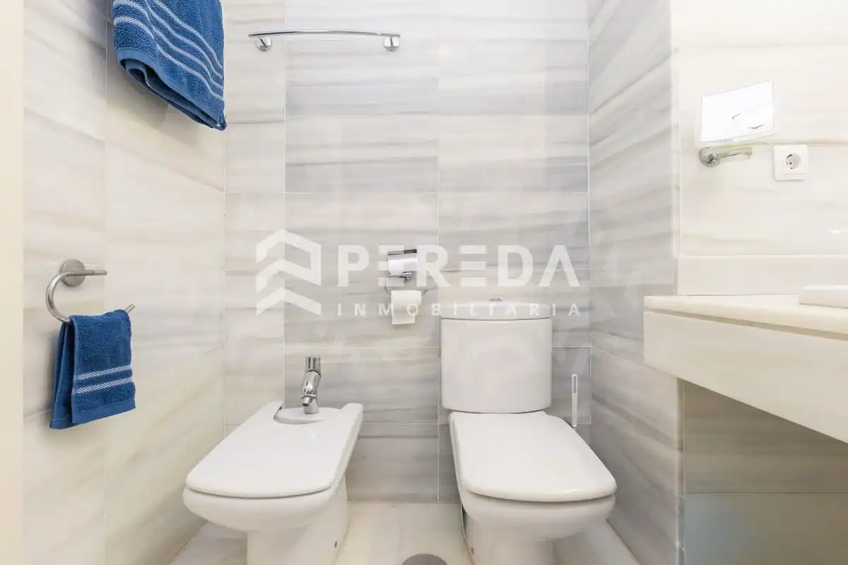 Badezimmer von Dachboden zum Verkauf in Roquetas de Mar mit Privatgarten, Terrasse und Abstellraum