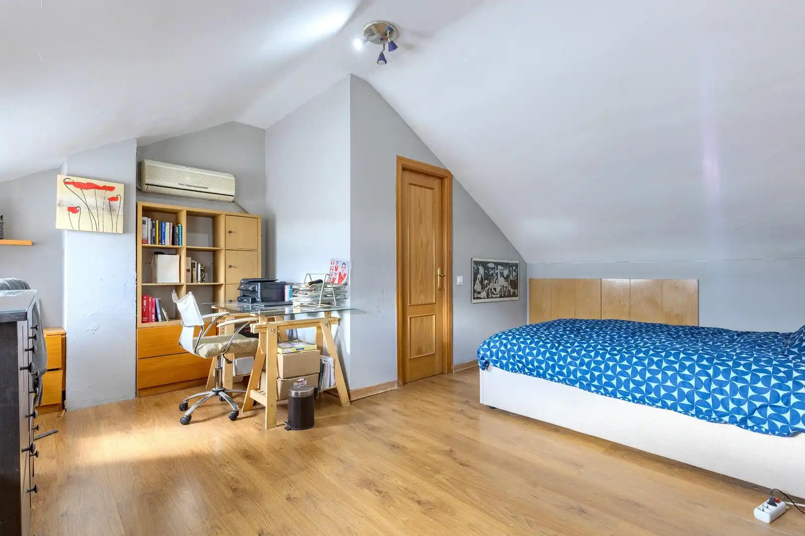 Schlafzimmer von Einfamilien-Reihenhaus zum Verkauf in San Lorenzo de El Escorial mit Heizung, Privatgarten und Abstellraum