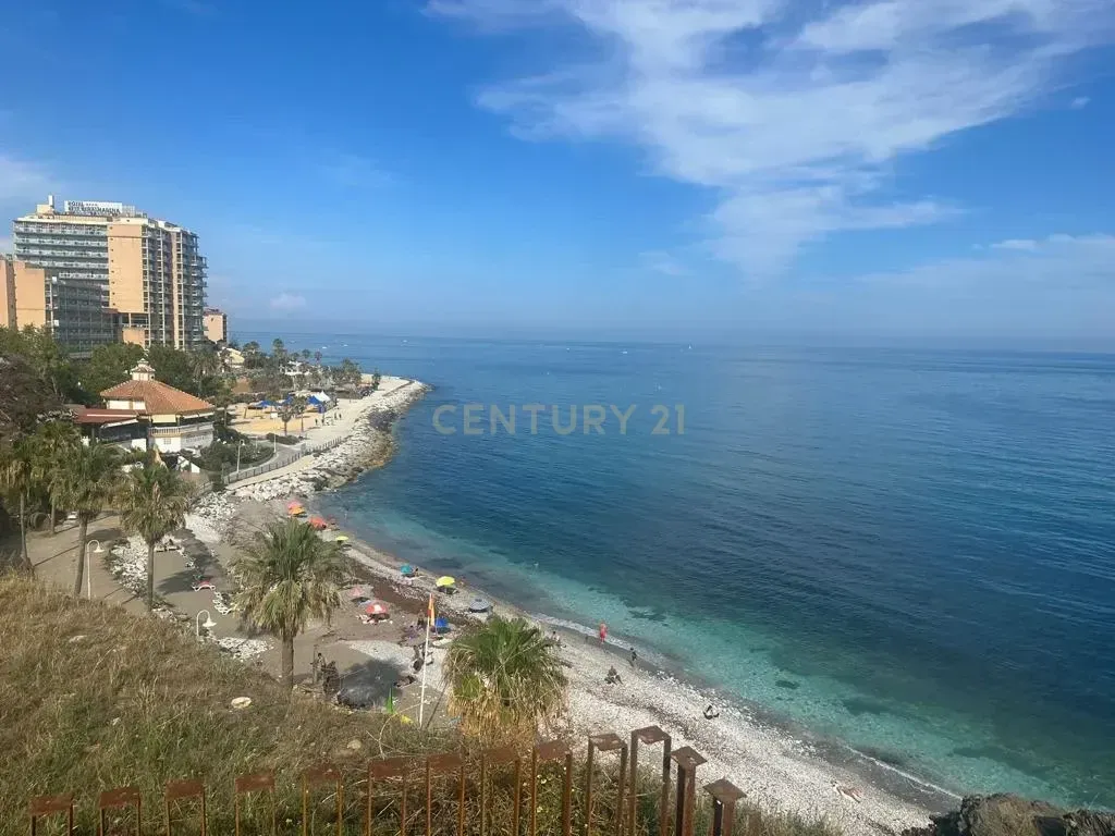 Vista exterior de Casa o xalet en venda en Benalmádena amb Aire condicionat i Terrassa