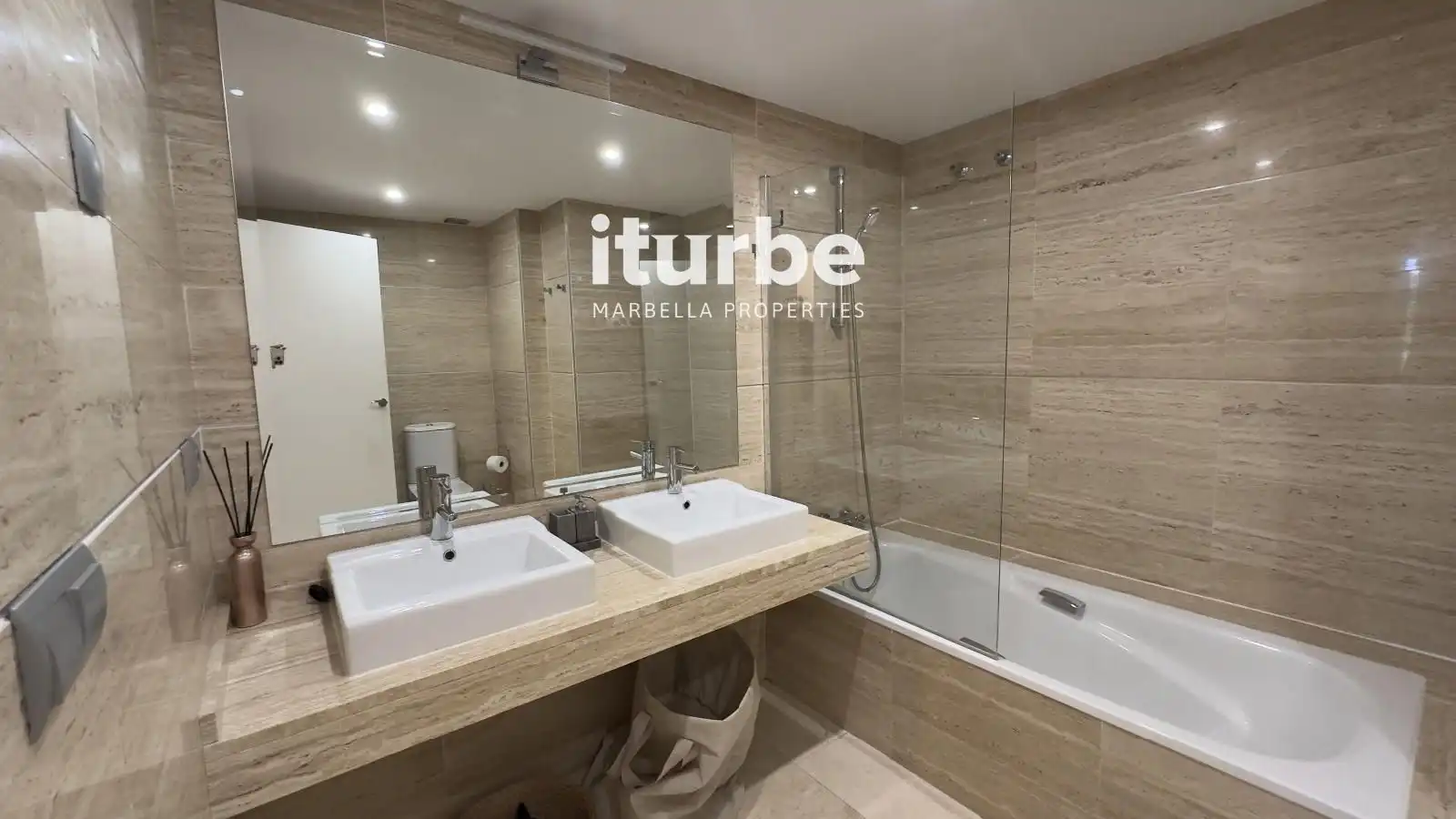 Bathroom of Flat for rent in Benahavís  with Air Conditioner, Terrace and Swimming Pool