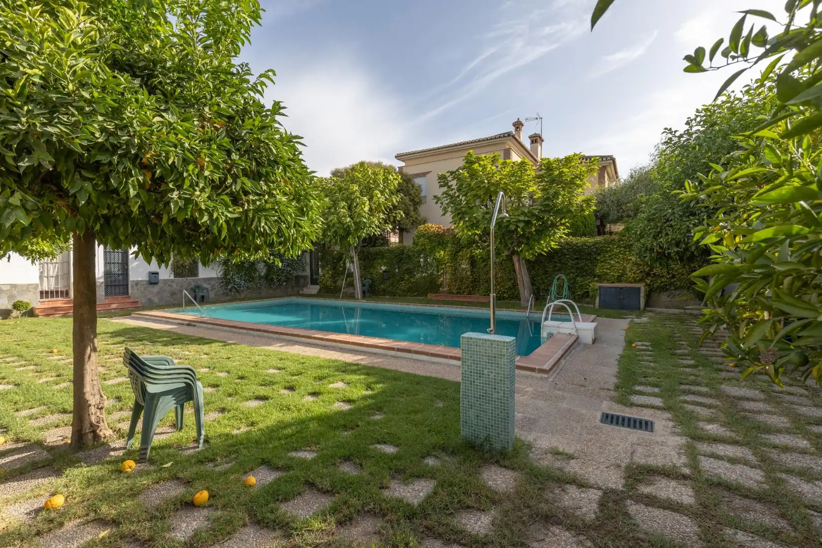 Piscina de Casa adosada en venta en Granada con Calefacción, Terraza y Trastero