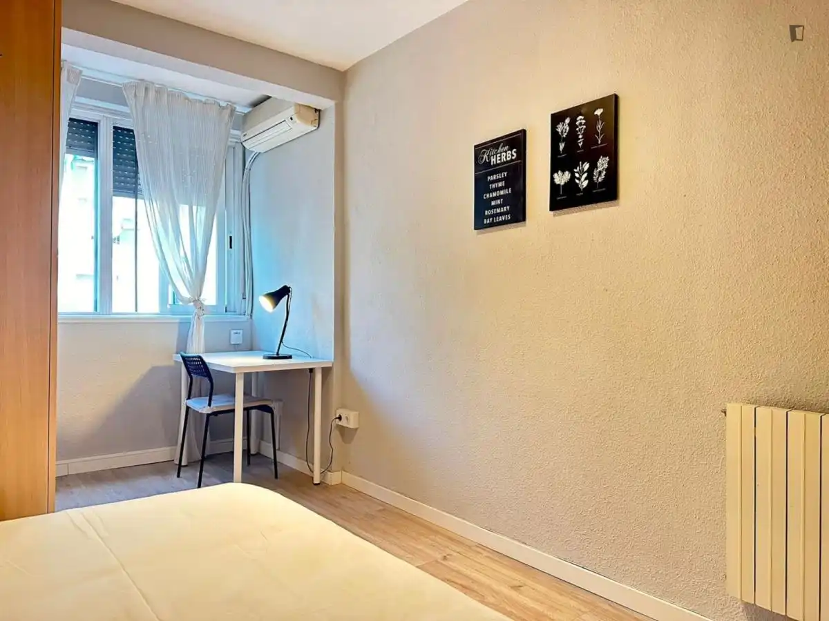 Dormitori de Apartament per a compartir en Fuenlabrada amb Calefacció, Moblat i Microones