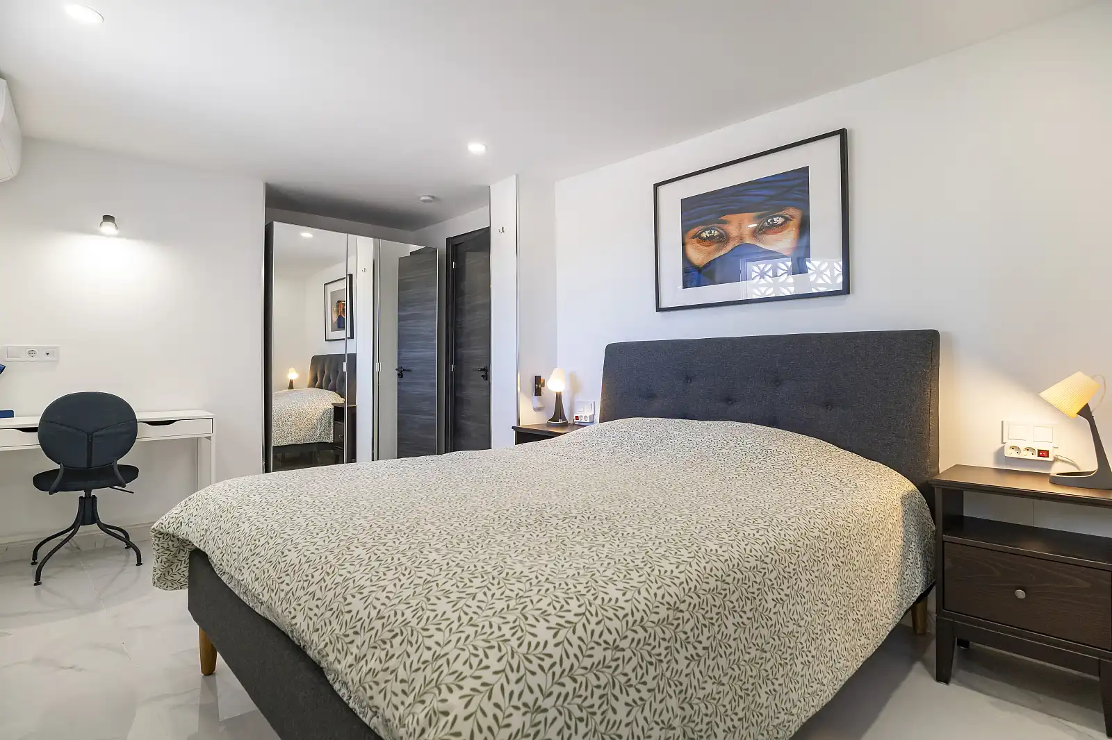 Bedroom of Houses for sale in Benalmádena  with Air Conditioner, Terrace and Swimming Pool