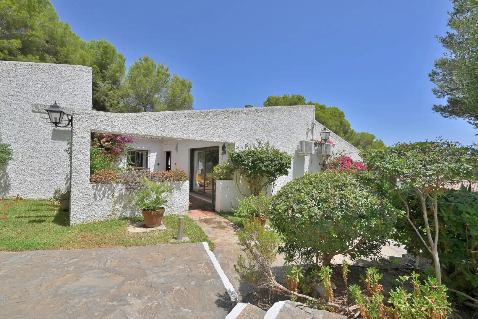 Terraced house with pool for sale in Calahonda, imagen 2