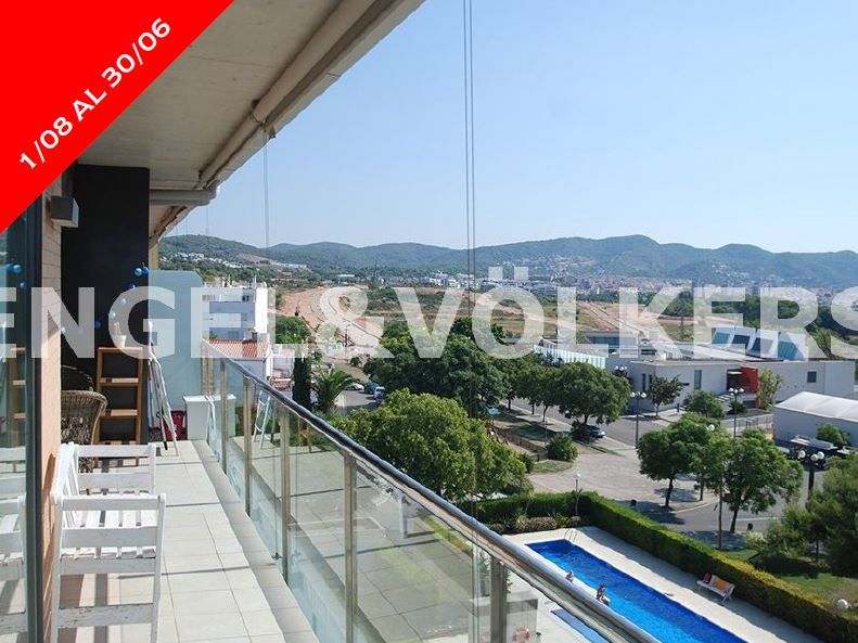 Vista exterior de Apartament de lloguer en Sitges amb Aire condicionat, Calefacció i Jardí privat