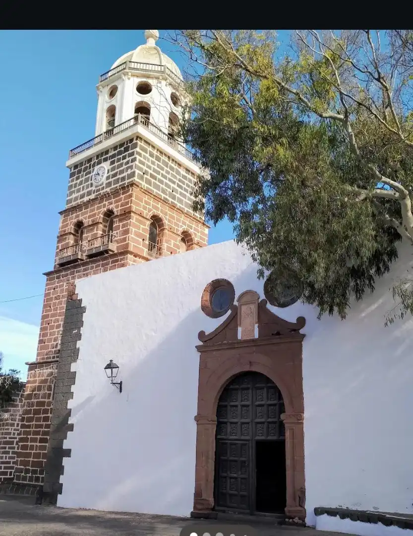 Vista exterior de Edifici en venda en Teguise