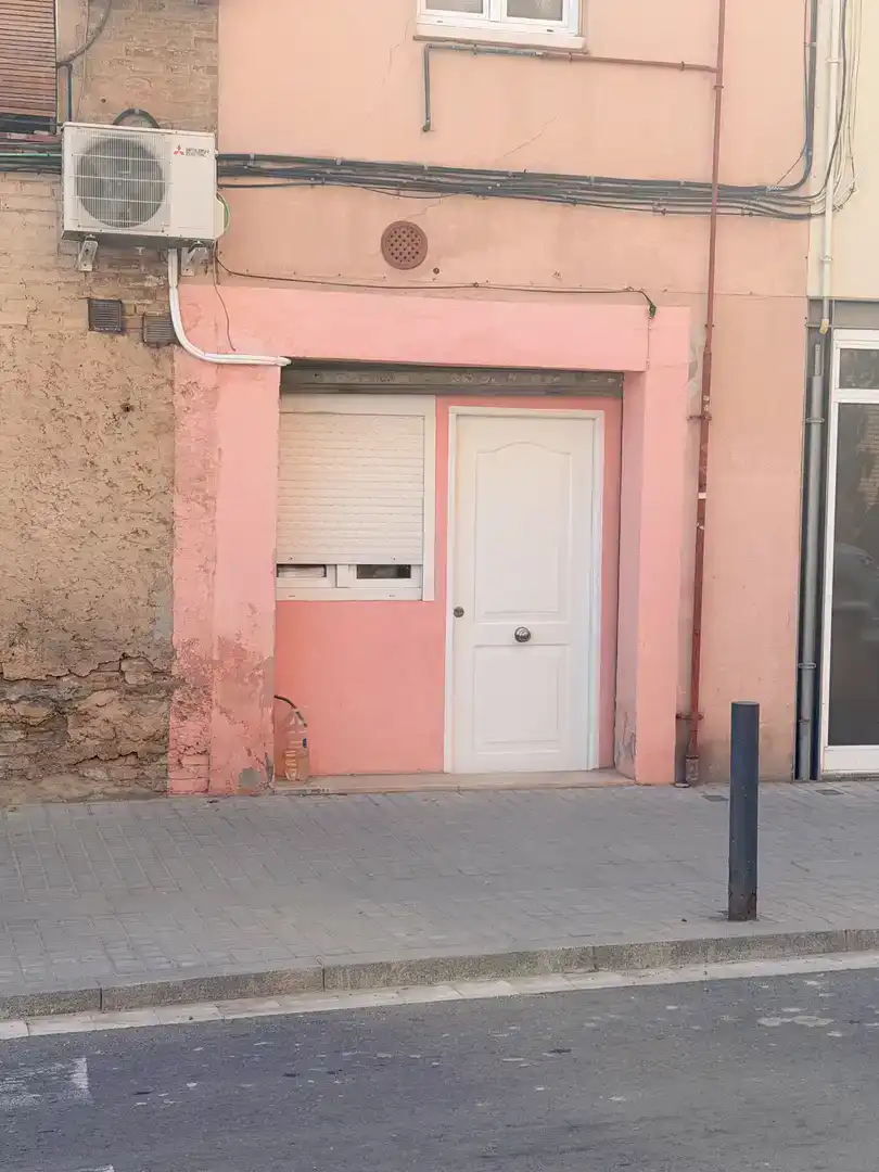 Exterior view of Study for sale in L'Hospitalet de Llobregat  with Air Conditioner and Storage room