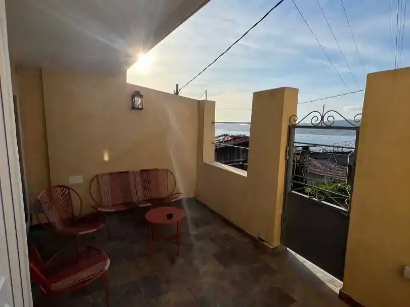 Terrassa de Casa adosada en venda en Vigo  amb Balcó