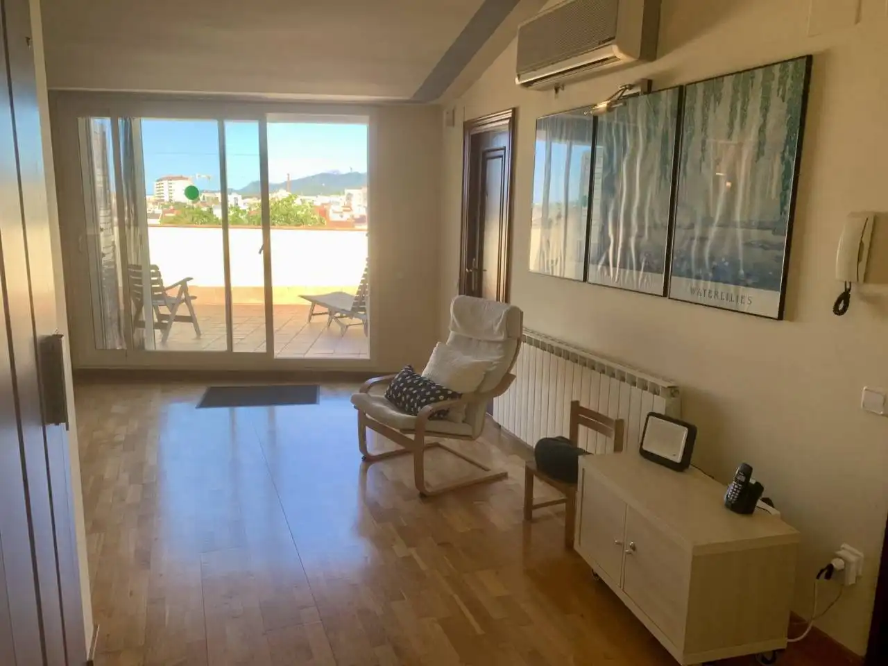Living room of Attic for sale in Terrassa  with Air Conditioner, Heating and Parquet flooring