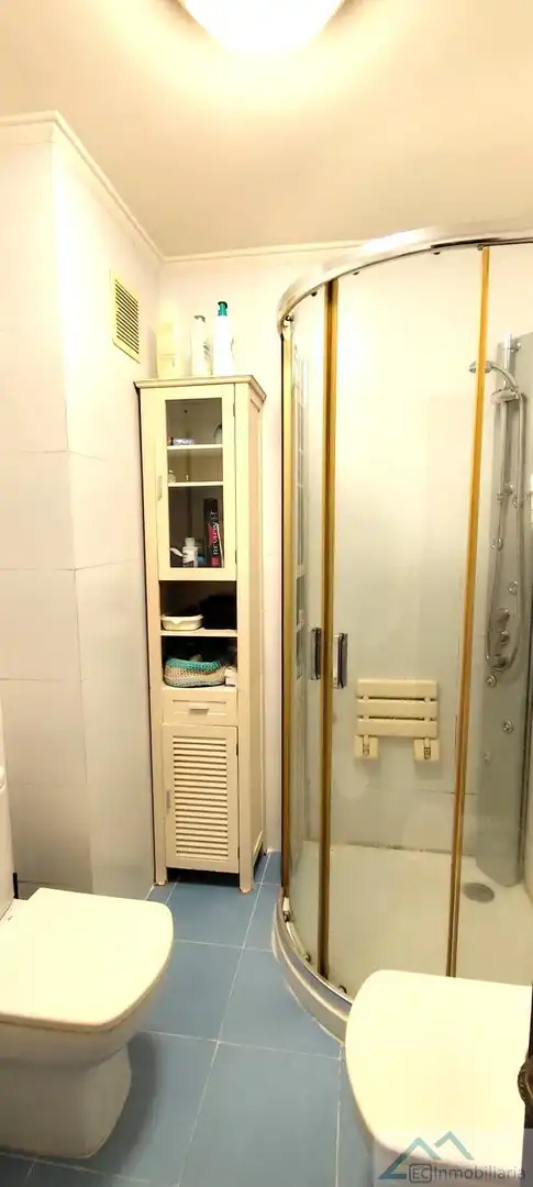 Flat for sale in Cuatro Caminos