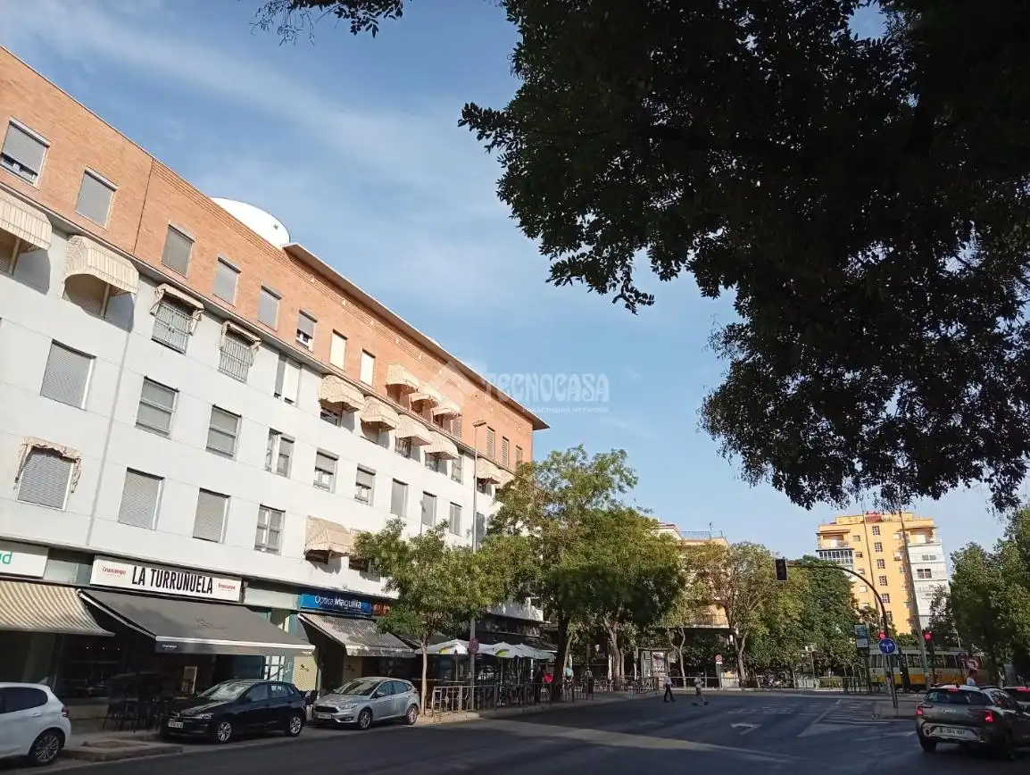 Vista exterior de Pis en venda en Sevilla amb Aire condicionat i Traster