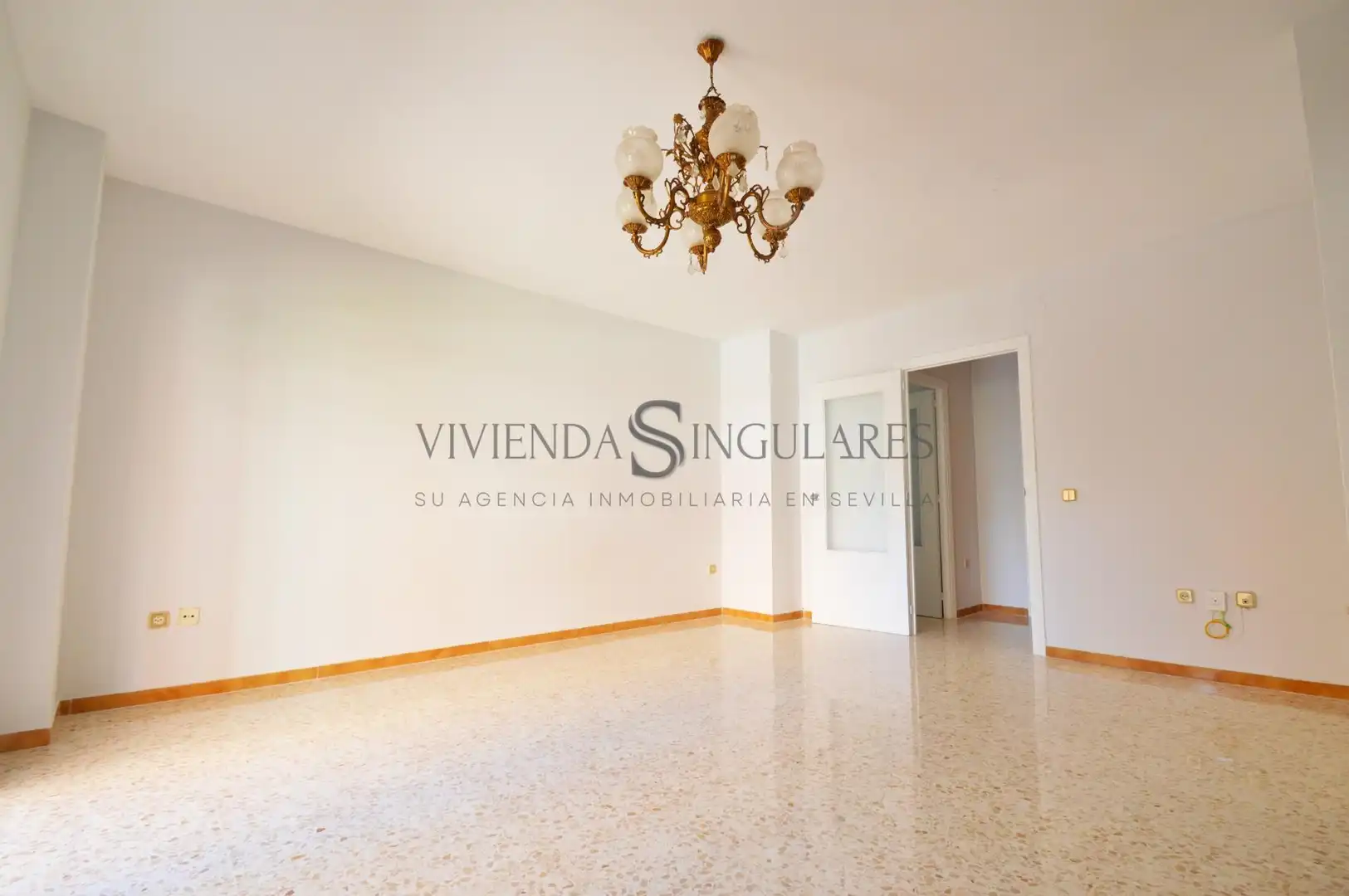 Flat for sale in Sevilla  with Air Conditioner, Private garden and Terrace