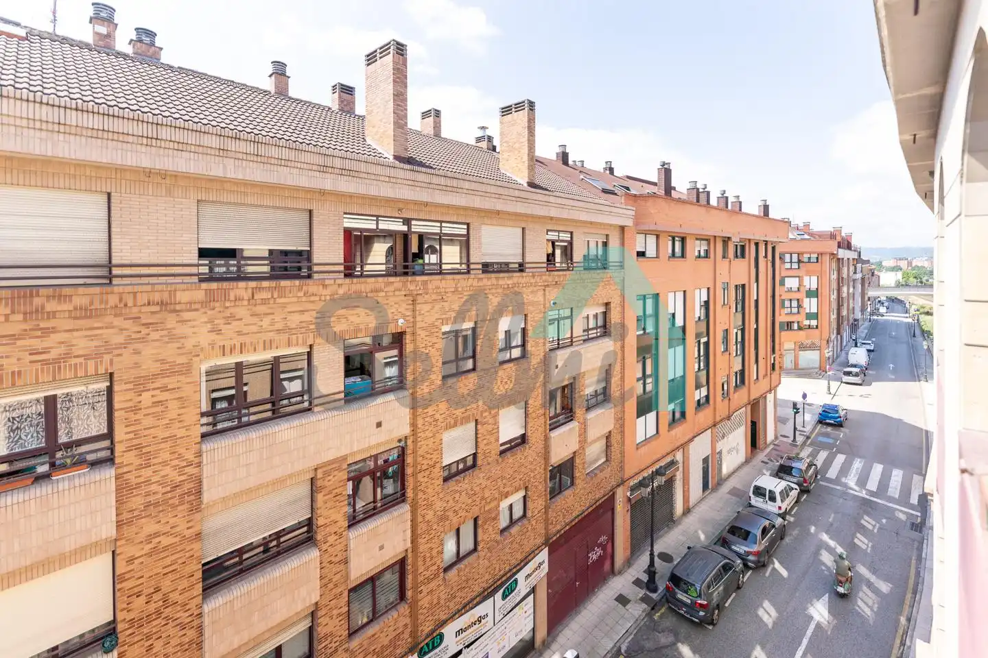 Außenansicht von Maisonette zur Miete in Oviedo  mit Heizung, Parkett und Terrasse
