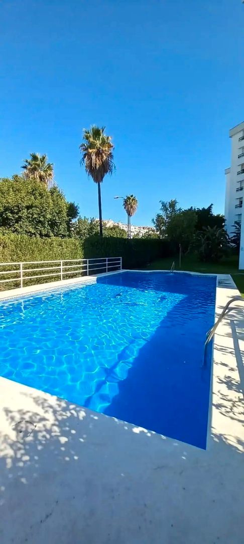 Piscina de Pis en venda en Marbella amb Aire condicionat, Terrassa i Traster