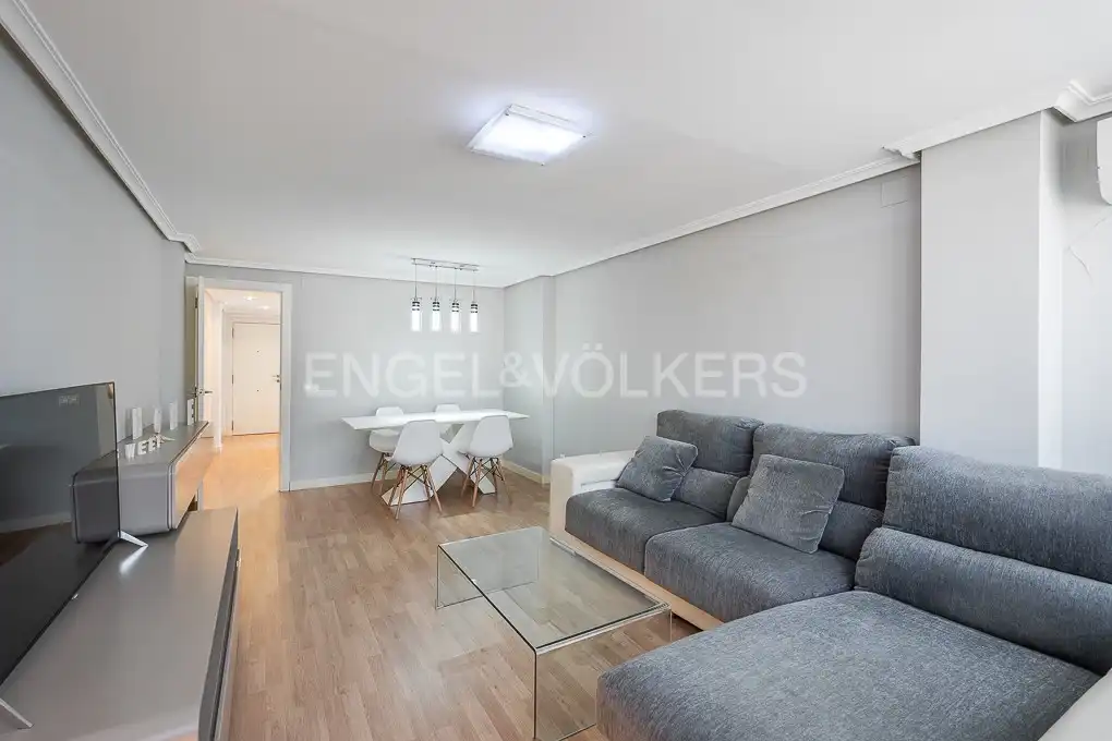 Sala d'estar de Pis de lloguer en Valencia amb Aire condicionat, Calefacció i Moblat