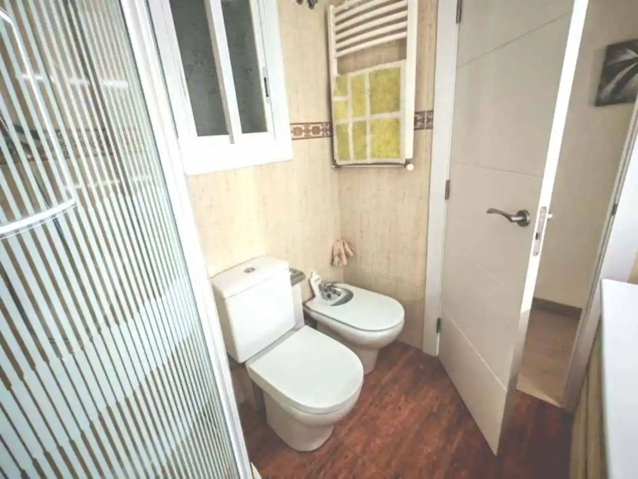 Badezimmer von Wohnung zum Verkauf in Badalona mit Klimaanlage, Heizung und Parkett