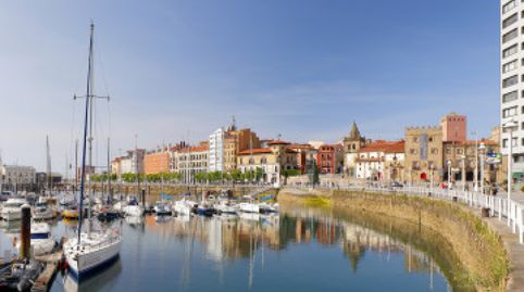 Foto 2 de Piso en venta en Gijón - Calle San Melchor de Quiros, Barrio del Centro, Gijón