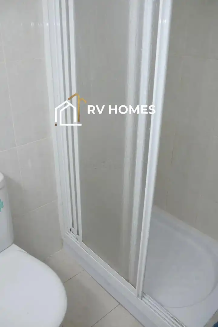 Baño de Piso de alquiler en Cáceres con Terraza y Amueblado