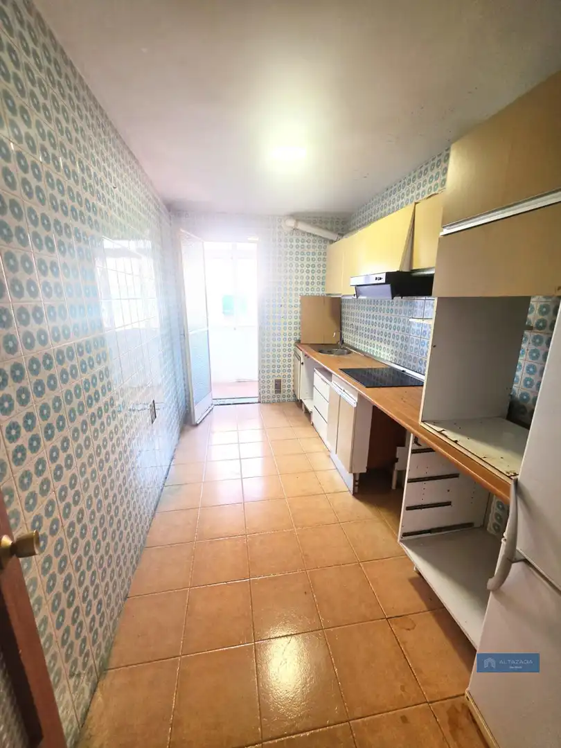 Küche von Wohnung zum Verkauf in San Sebastián de los Reyes mit Klimaanlage, Terrasse und Alarm