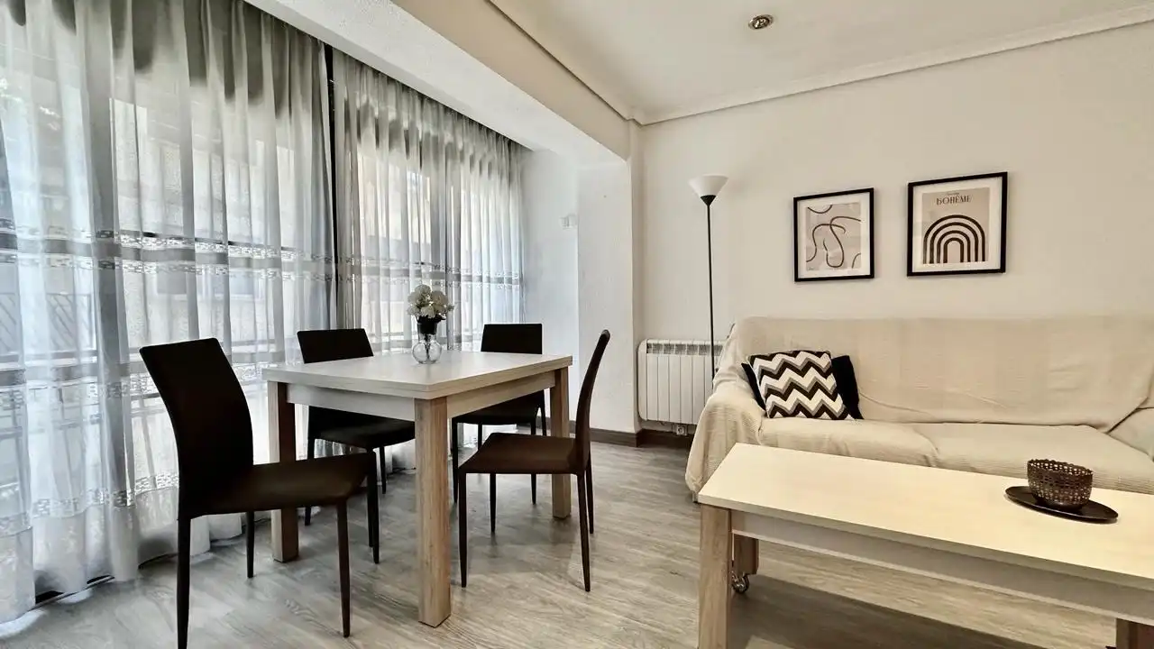 Living room of Flat for rent in Castellón de la Plana / Castelló de la Plana  with Heating, Furnished and Oven