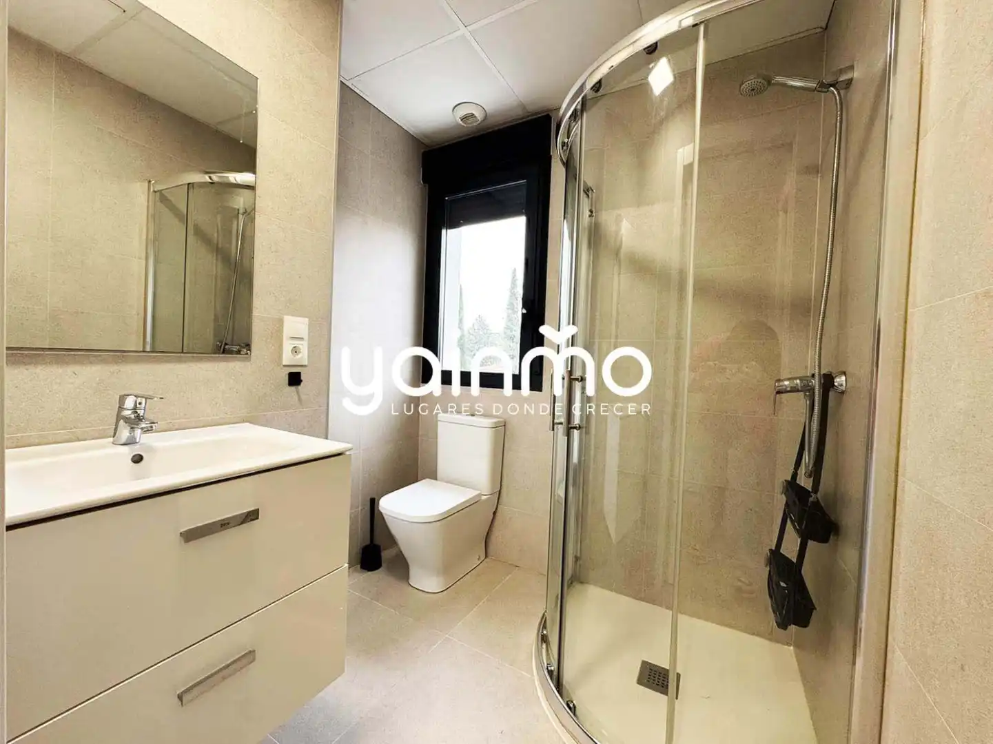 Baño de Piso en venta en La Guardia de Jaén con Aire acondicionado, Calefacción y Jardín privado