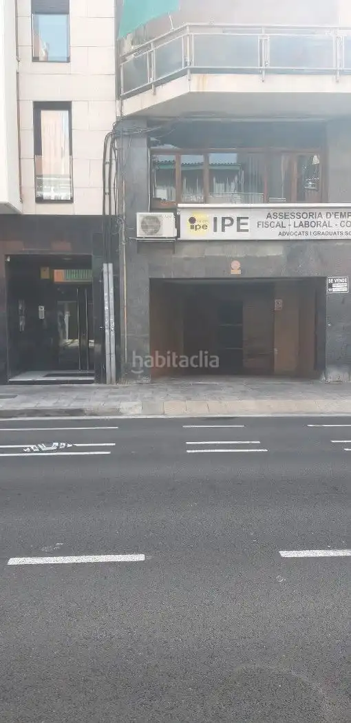 Individual en alquiler en Avinguda de la Constitució 171