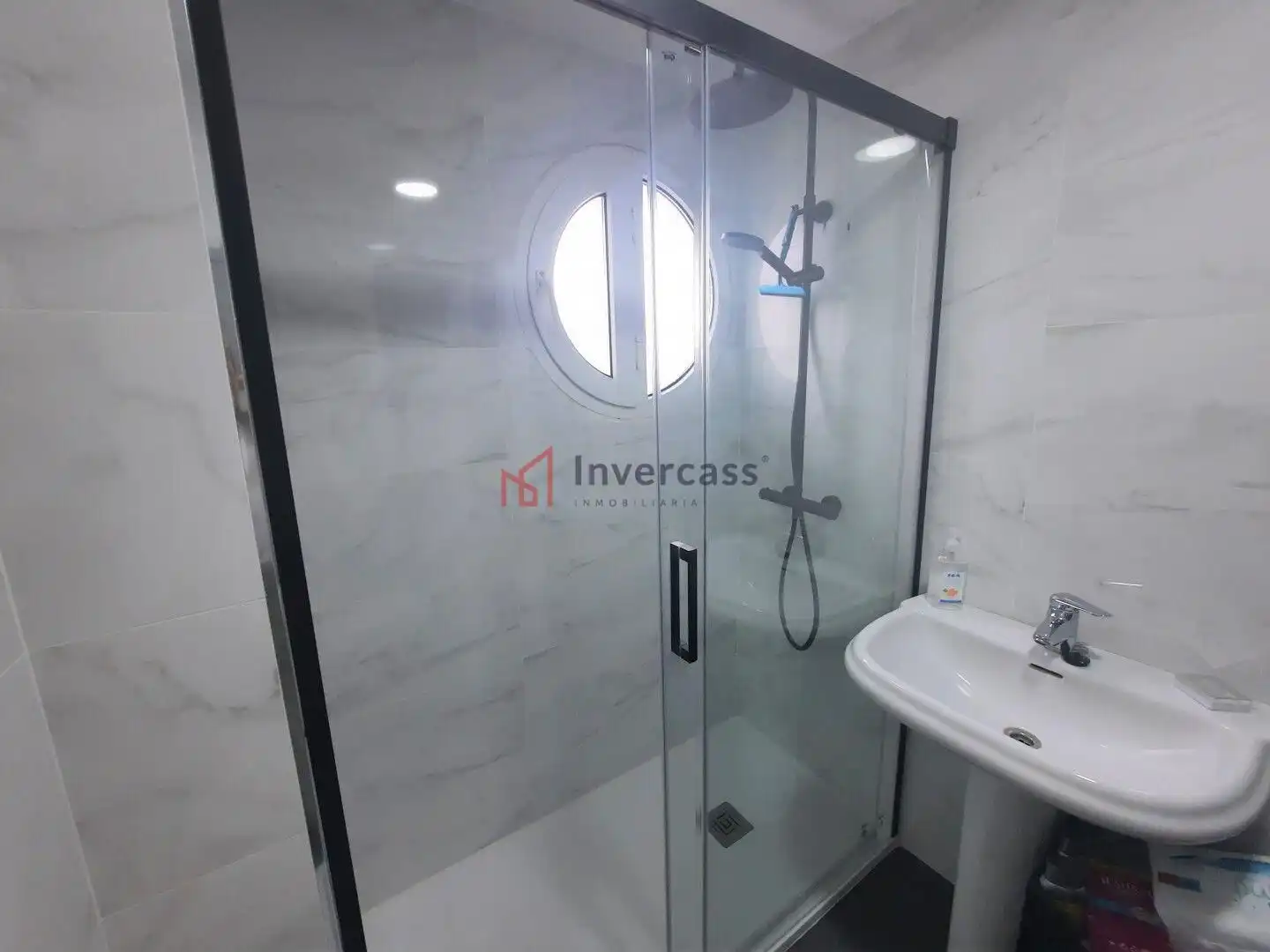 Baño de Piso en venta en Castro-Urdiales con Calefacción y Trastero