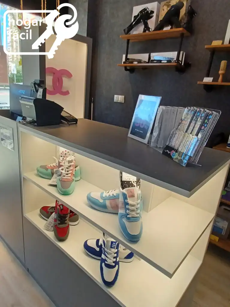 Locale commerciale in cessione a Levante Alto